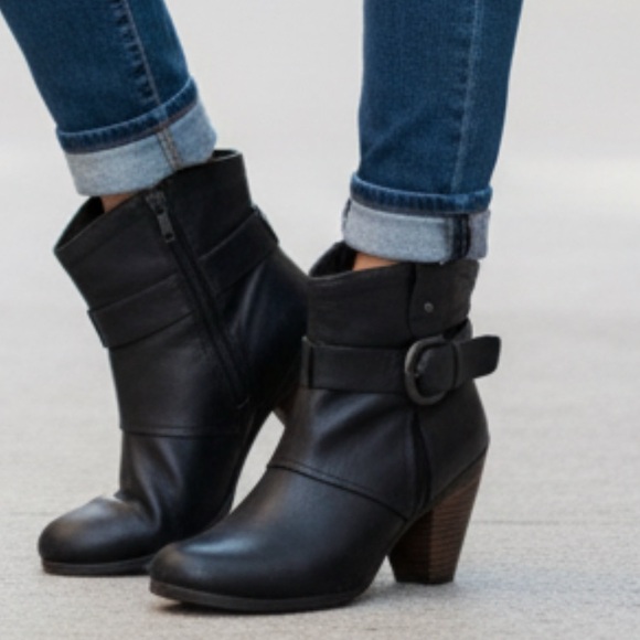 Born Shoes - Born Crown Jailyn Black leather size 8 1/2 Bootie Boots